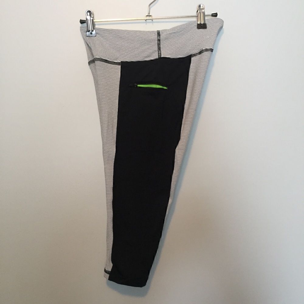 Caelum workout capris. - Picture 6 of 7